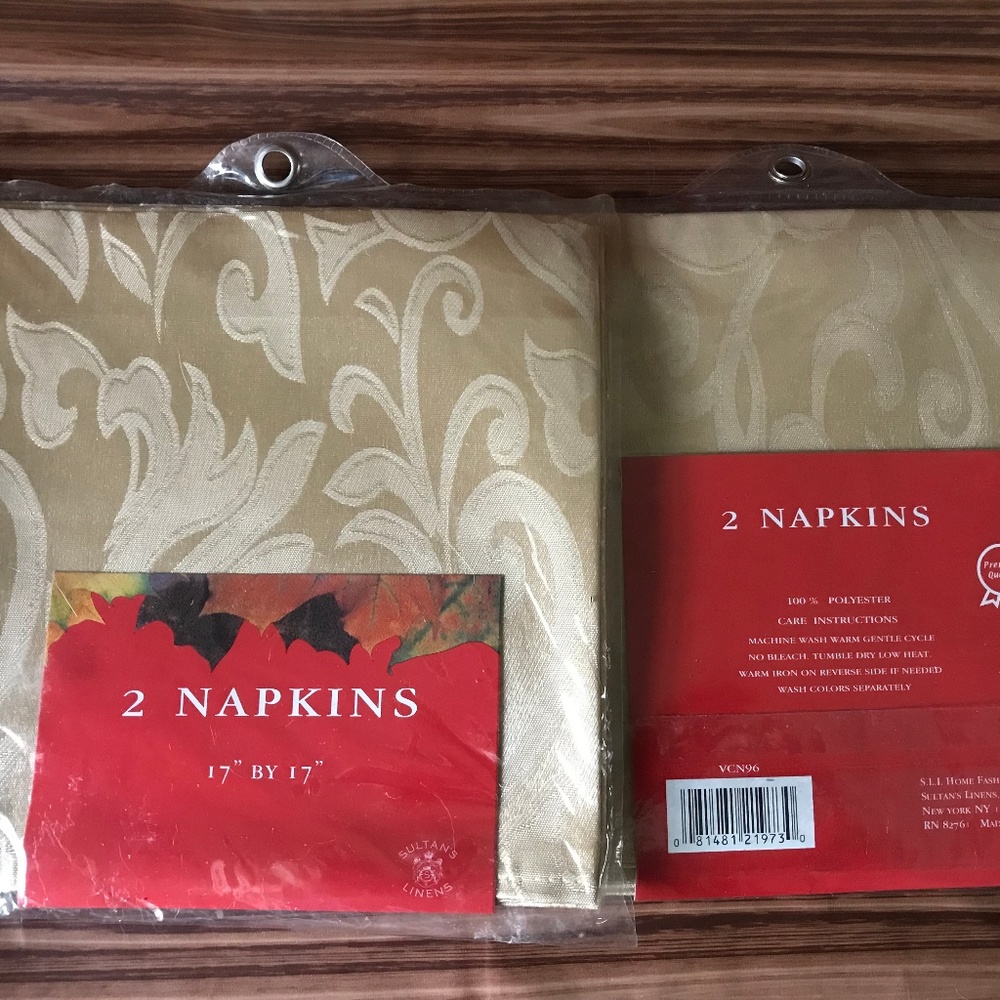 2 pk of 2 17"x17" Gold Cloth Napkins.  New!